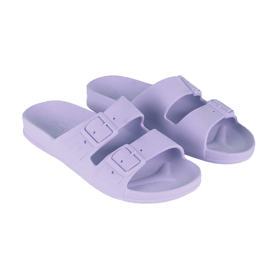 Sandales Cacatoes vue de 3/4 Belo Horizonte Lavande, confort et style avec une teinte lavande douce, parfaites pour un look estival élégant et frais.