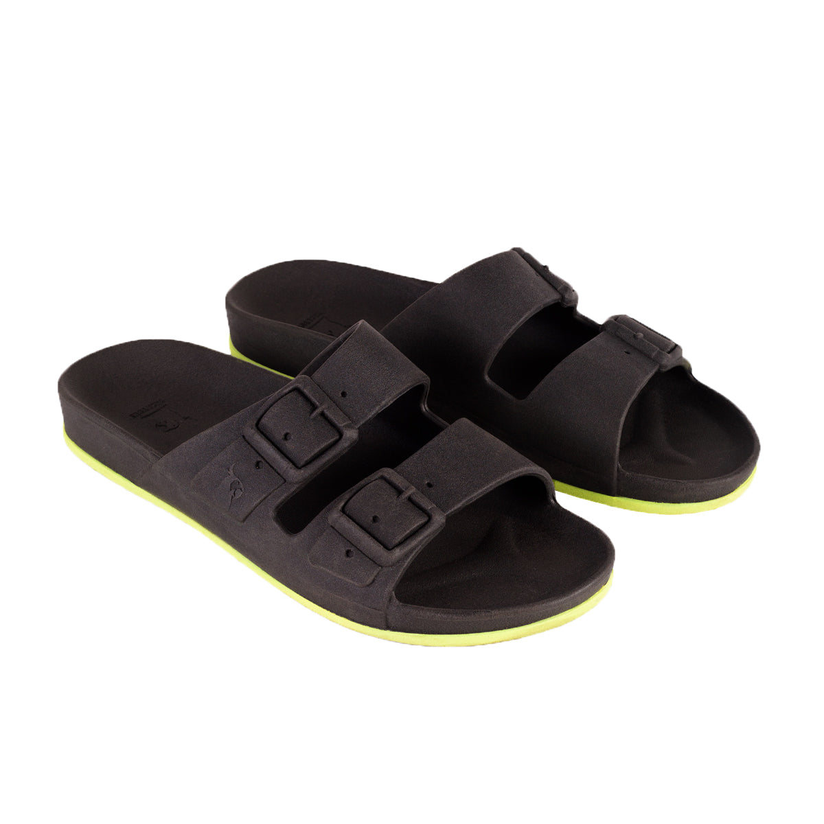sandales Cacatoes 3/4 Brasilia noires et jaunes : parfaites pour un look super cool et plein de peps quand il fait beau ! Elles sont confortables et super stylées pour toutes tes aventures