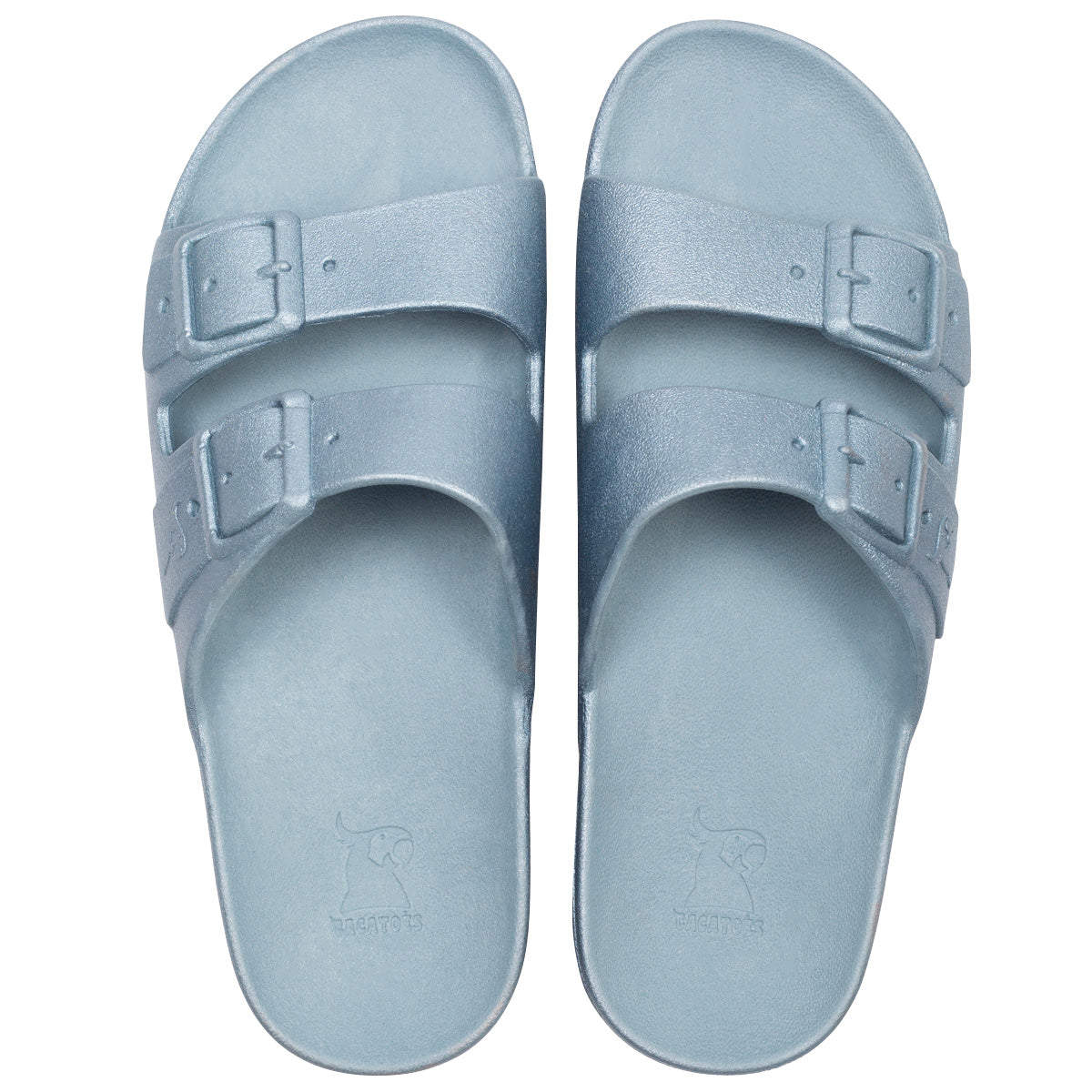 Sandales Cacatoes Baleia Ciel avec semelle confortable, alliant style doux et élégant pour un look estival rafraîchissant.