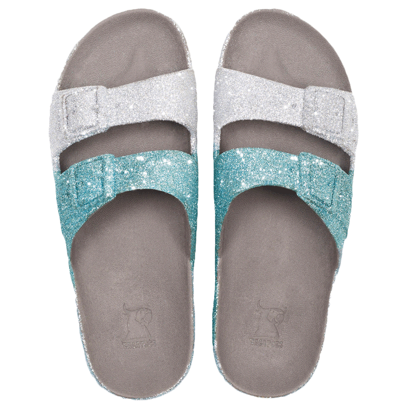 Sandales Cacatoes modèle Mossoro Cool Blue : un style frais et minimaliste, rehaussé par une teinte bleu pastel idéale pour un été tout en légèreté.