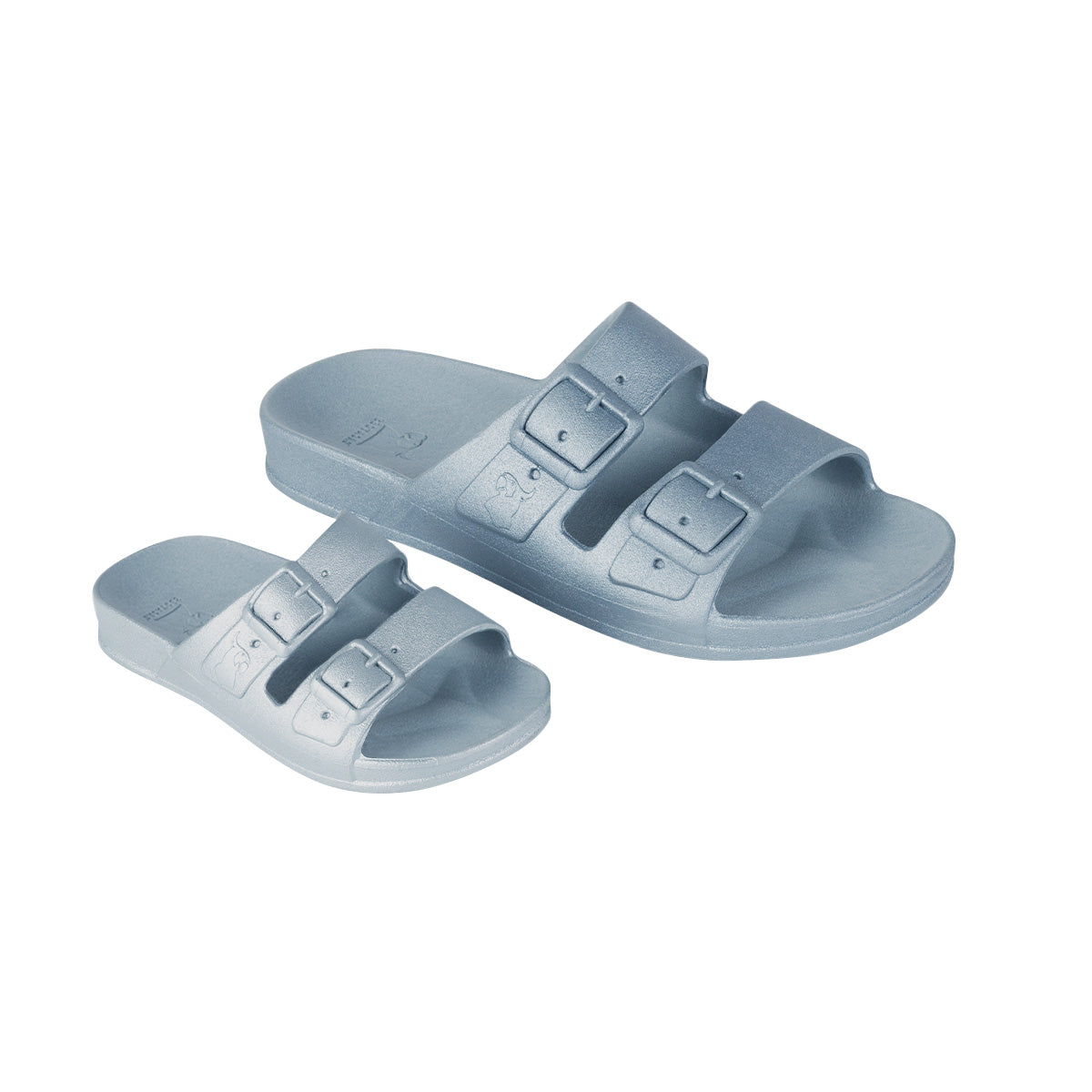 Sandales Cacatoes Baleia Ciel avec semelle confortable, alliant style doux et élégant pour un look estival rafraîchissant.