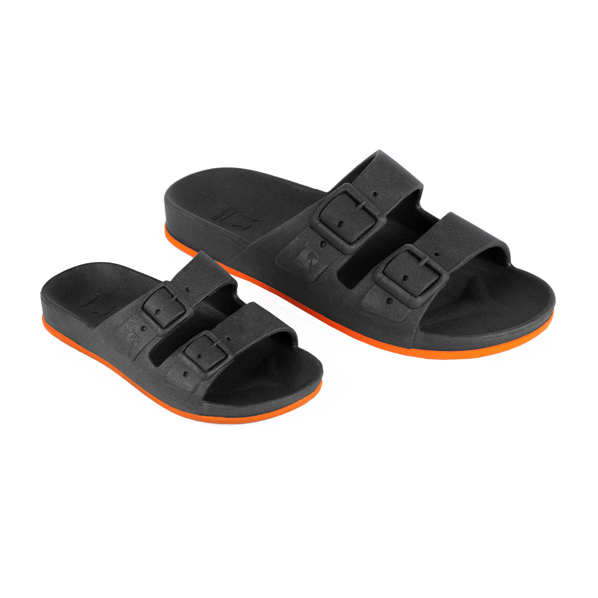 sandales Cacatoes Brasilia noires et oranges : parfaites pour un look fun et plein de peps quand il fait beau ! Elles sont confortables et donnent un style super joyeux à tes pieds