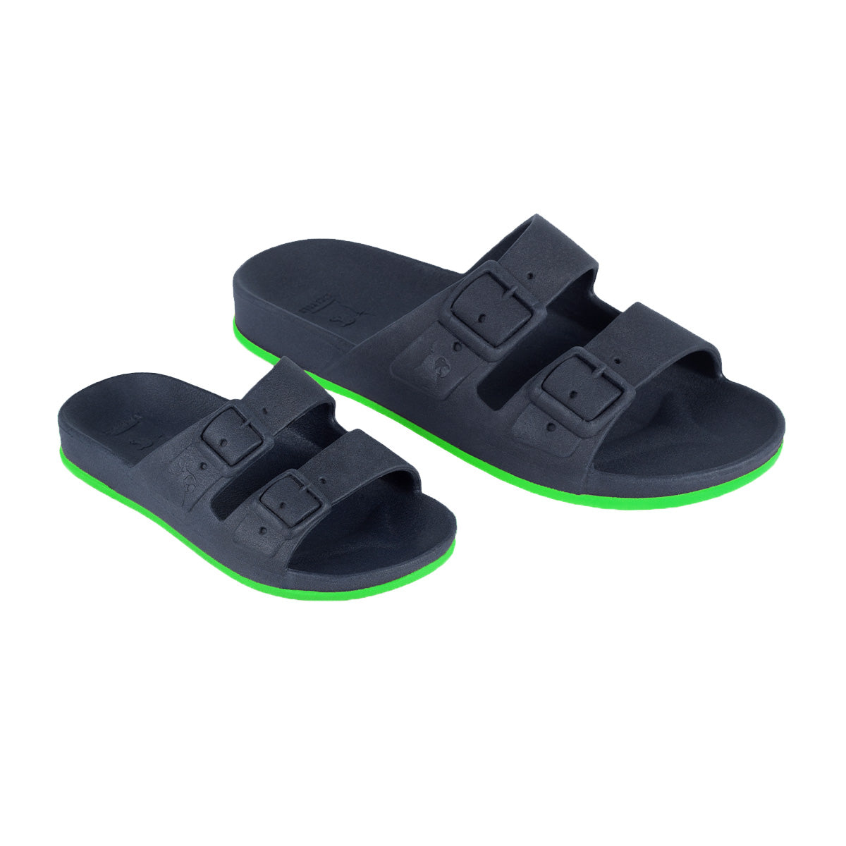 sandales Cacatoes Brasilia bleu marine et vert : parfaites pour un look fun et coloré quand il fait beau ! Elles sont confortables et donnent un style super joyeux à tes pieds