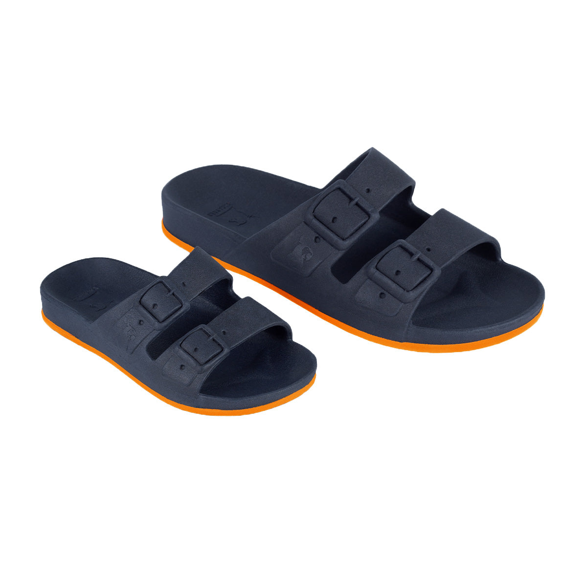 sandales Cacatoes Kids Brasilia bleu marine et orange : parfaites pour un look fun et coloré quand il fait beau ! Elles sont confortables et super pour s'amuser pendant les vacances