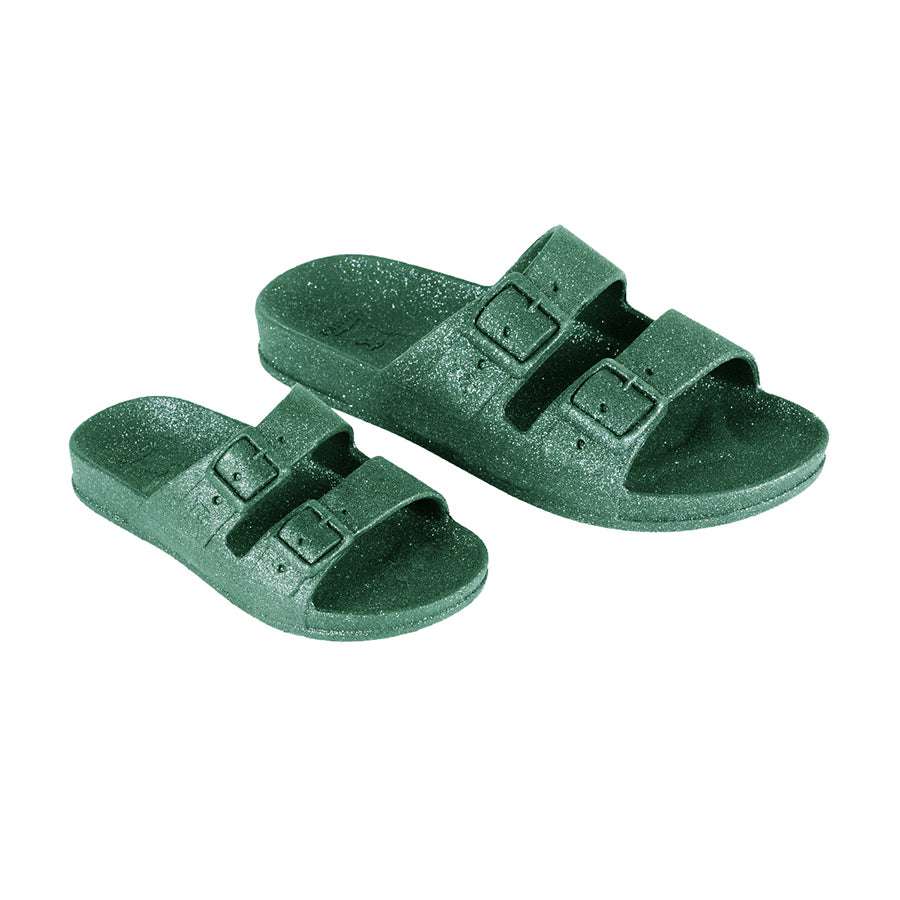 Sandales Carioca Cacatoès pour enfants en couleur sapin, alliant confort et design tendance, parfaites pour les petites aventures estivales.