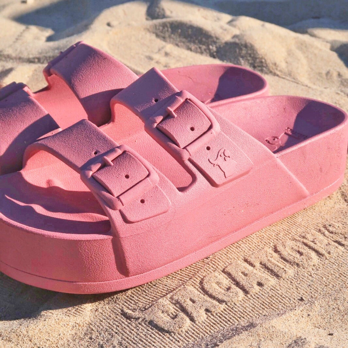 Sandales Cacatoes Rose Sable : des sandales élégantes et confortables dans une teinte rose sable, parfaites pour un style estival chic et naturel.