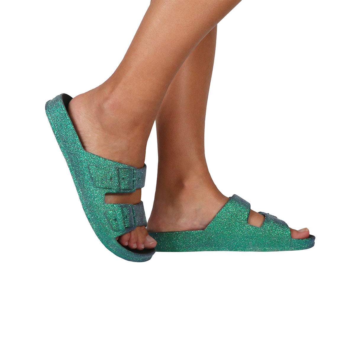 Sandales Cacatoes Trancoso Peacock Portées, alliant confort et style avec une teinte peacock vibrante pour un look estival dynamique et élégant.