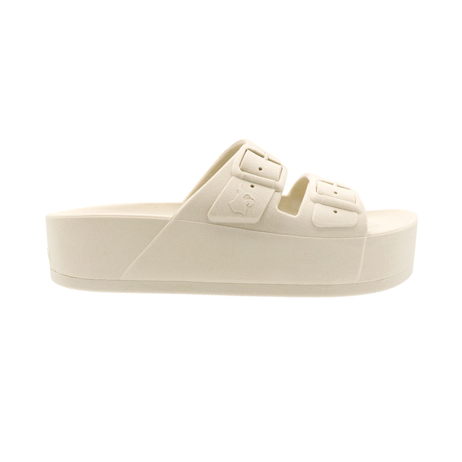 Sandales Cacatoes Caipirinha Classic Craie vues de profil, offrant confort et style avec une teinte douce et élégante pour un look estival chic.
