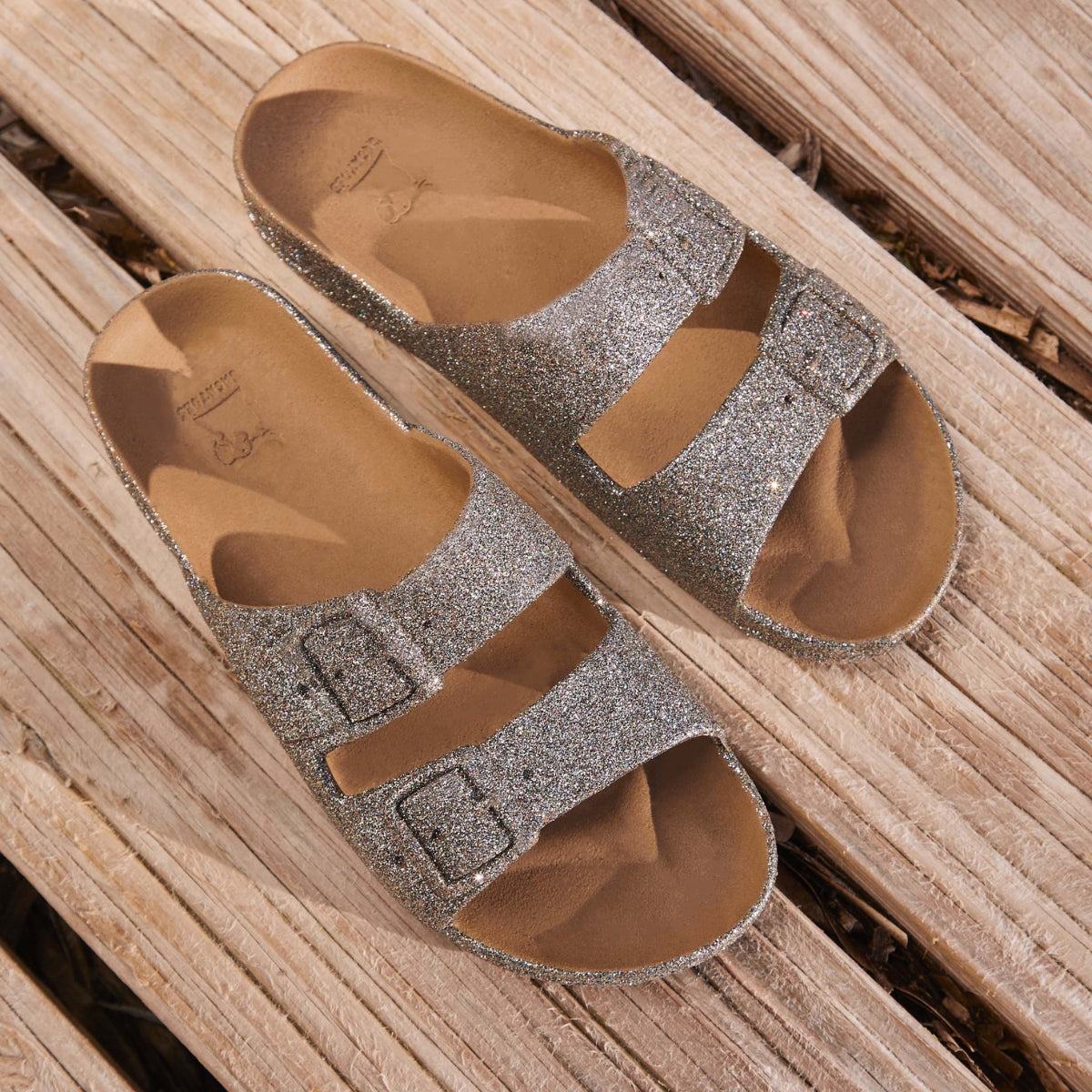 Sandales Trancoso Camel Multico de Cacatoes, un modèle lifestyle alliant confort, style multicolore et design moderne pour un look estival unique.