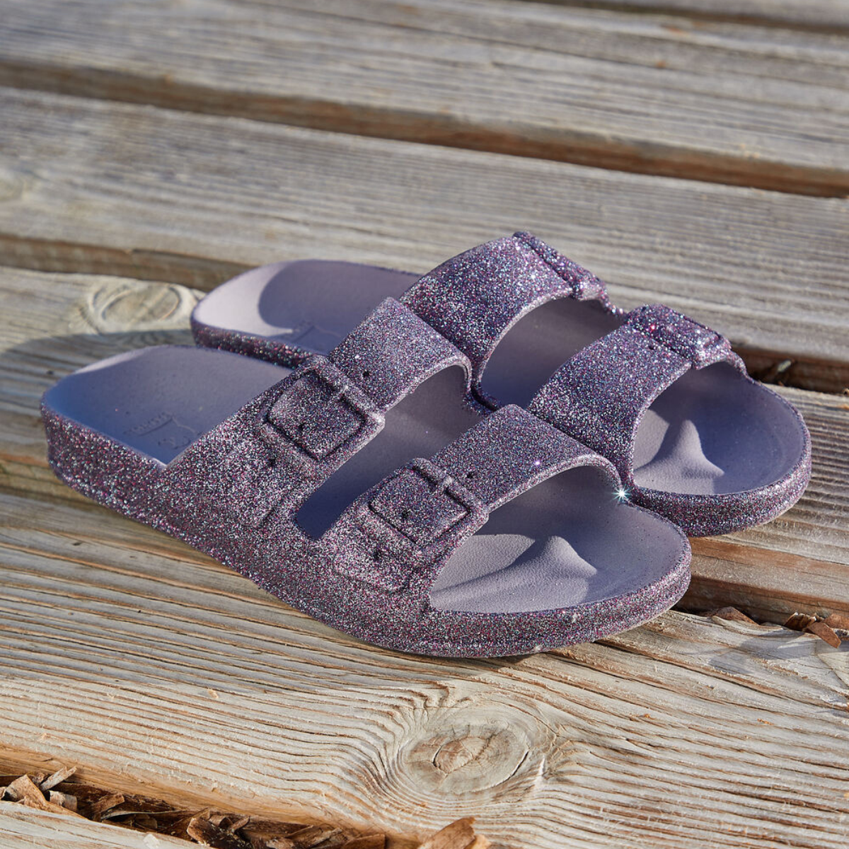 Sandales Trancoso Lavande de Cacatoes, un modèle lifestyle alliant confort et élégance avec une touche de couleur lavande.