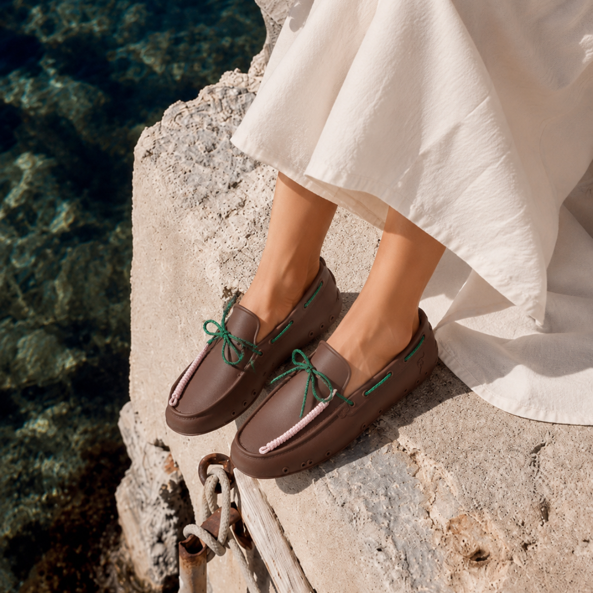 CATAMARAN GIRL - BROWN