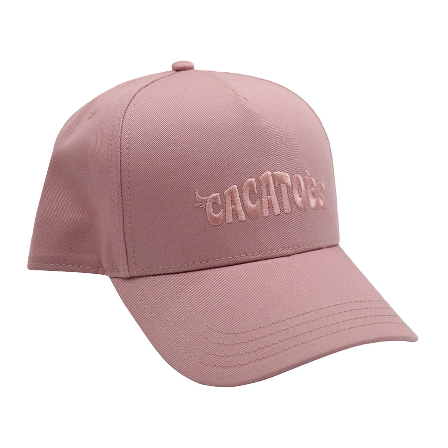 casquette Cacatoes Capoeira classique rose vintage : parfaite pour un look décontracté et super mignon quand il fait beau ! Elle est super confortable et te donnera un look trop cool